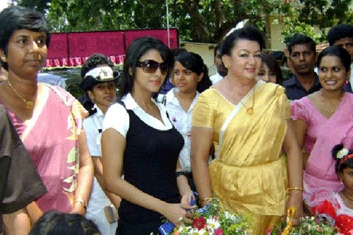 Asin-Shiranthi+Wickramasinghe+Rajapaksa.jpg