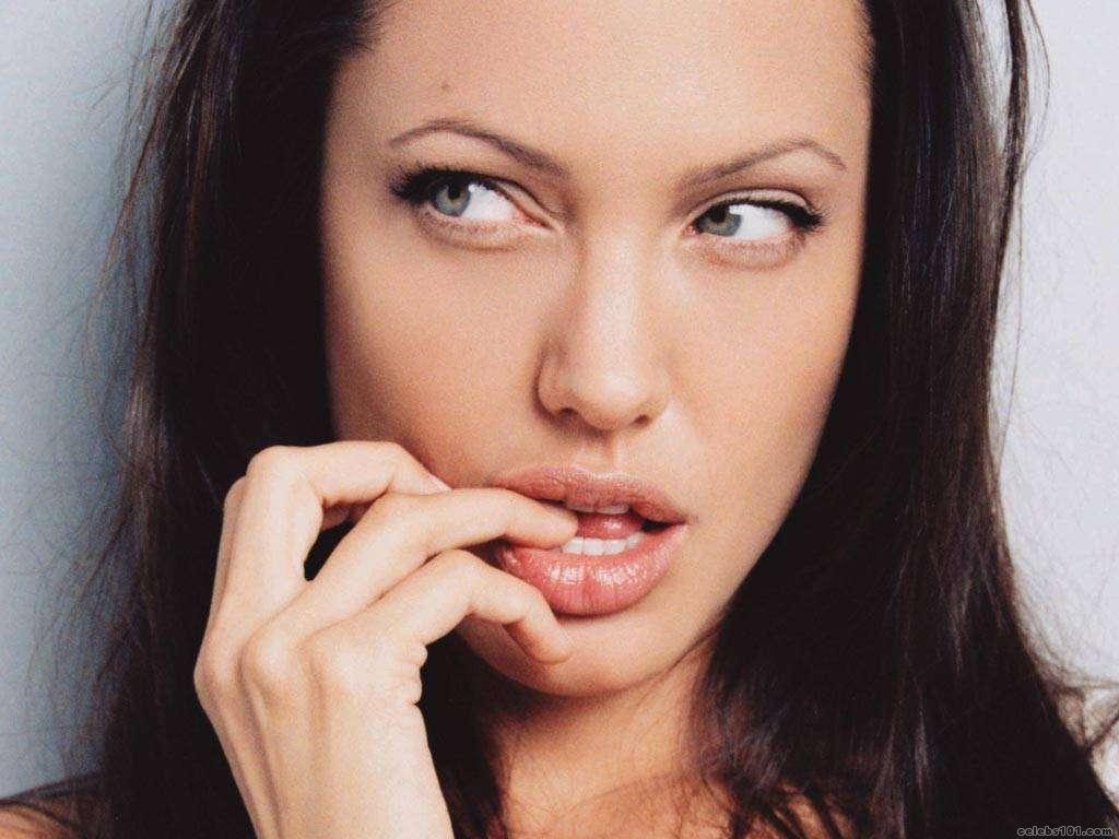 http://2.bp.blogspot.com/_UtNW1JfsC-M/TA6ncBtdrGI/AAAAAAAAA6s/njxqvX0yPw0/s1600/Angelina+Jolie+Hot+Girls+Inn.jpg+%2813%29.jpg