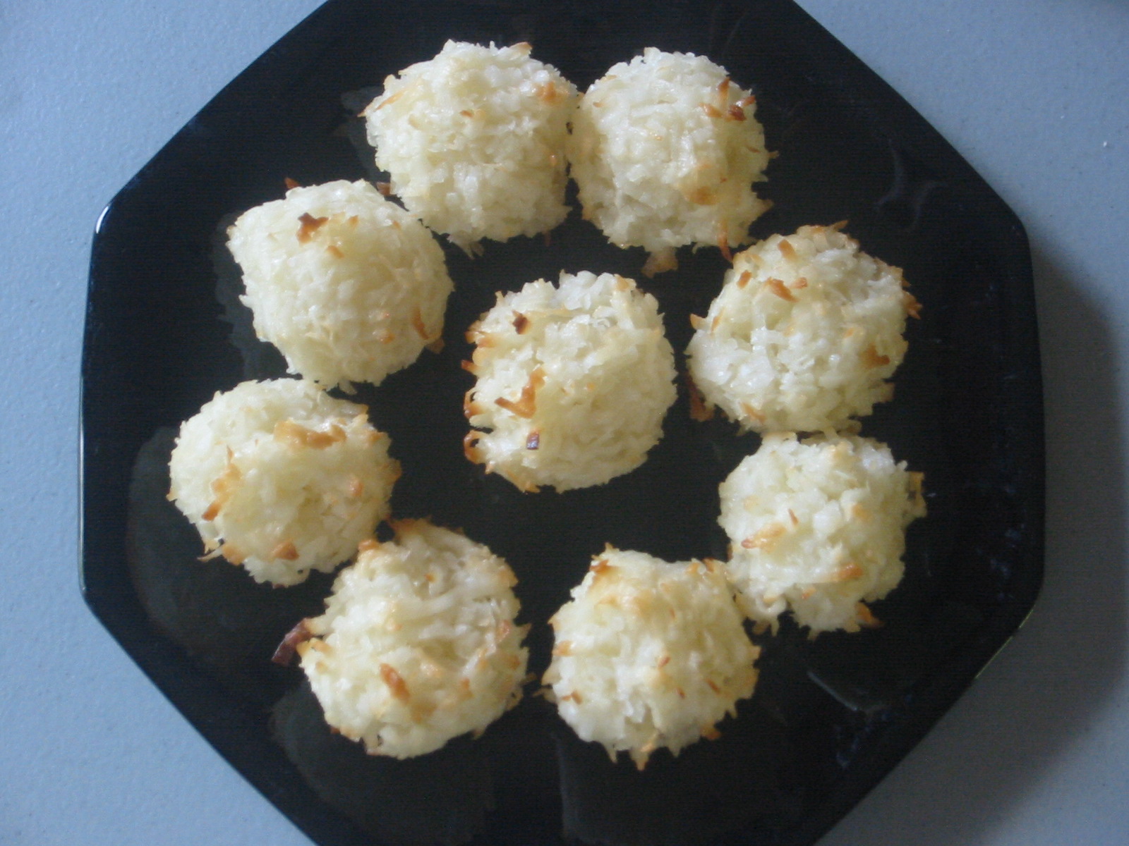 [Coconut+Macaroons+003.jpg]