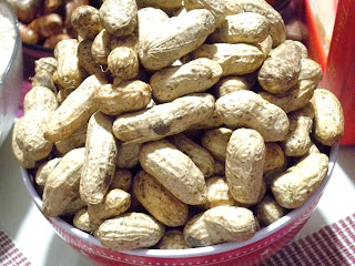 Raw peanuts with shell- for happiness