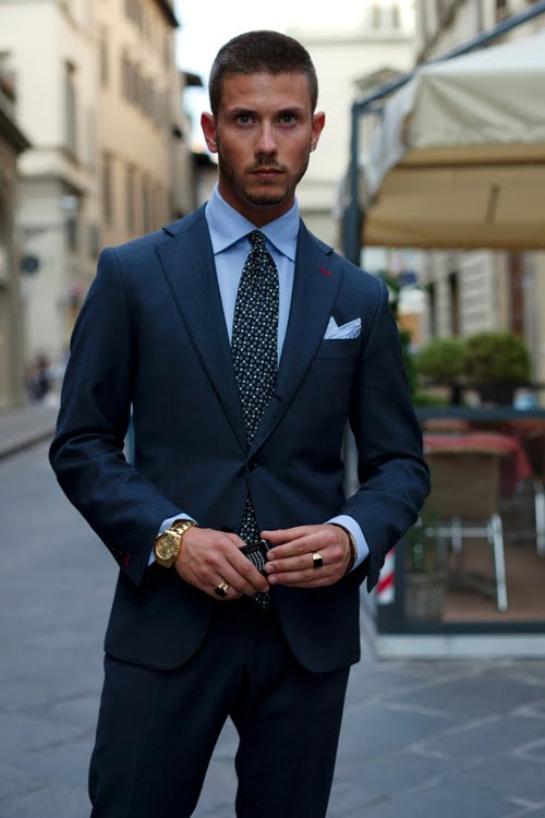 What to wear Navy suit, blue dress shirt, blue hankerchief, gold watch