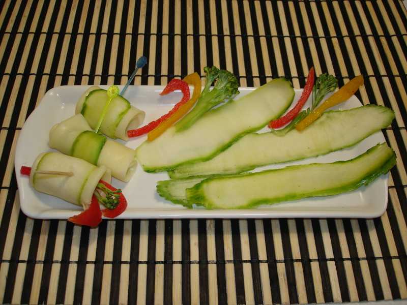 [rollitos+de+zucchini+prep.jpg]