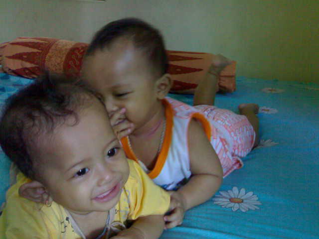 Lucu kan..Ade' kembar gw Adam Kirana..