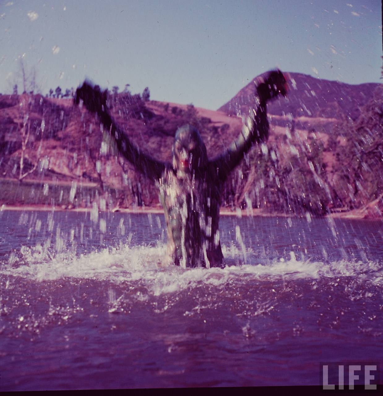 [Perils_Of_Julia_And_Gill_Man_(LIFE)_03.jpg]