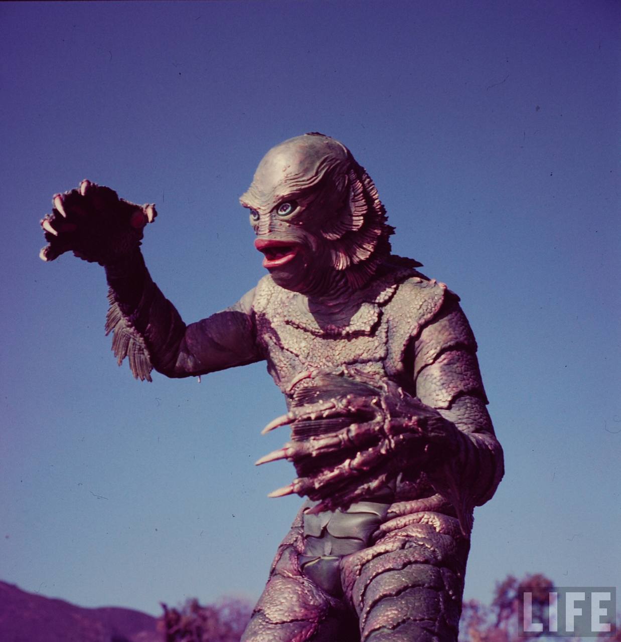 [Perils_Of_Julia_And_Gill_Man_(LIFE)_04.jpg]