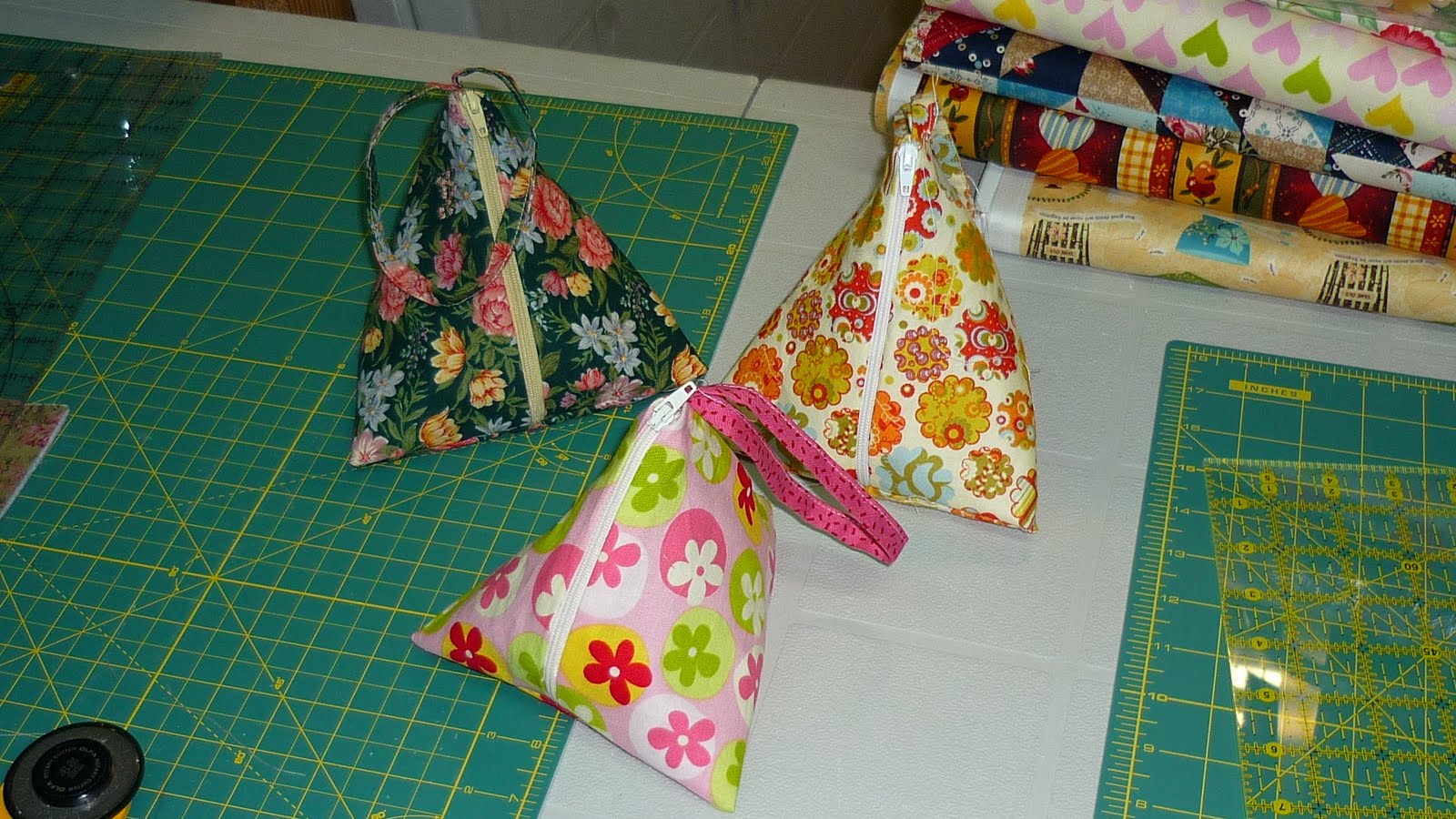 [Pyramid+Purse+Workshop.JPG]