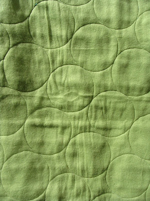 circles quilting back of baby blanket with fleece backing