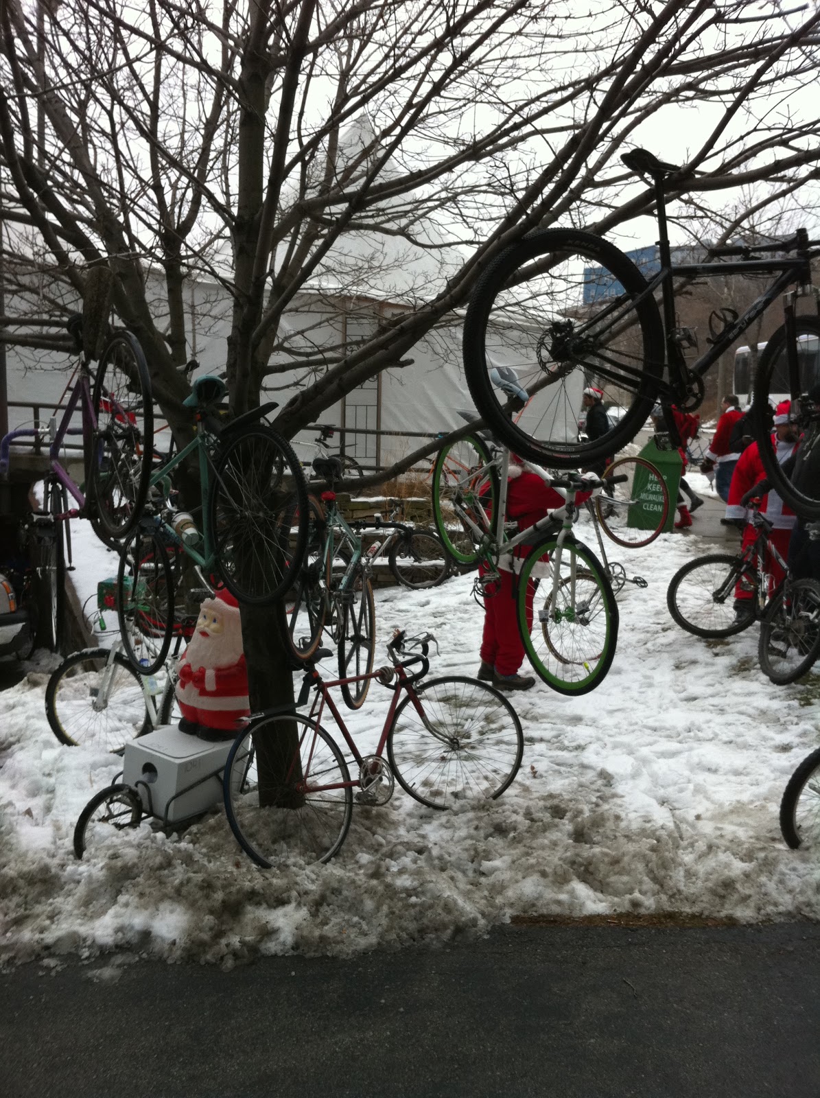 MADISON BIKE BLOG Milwaukee Santa Rampage Bike Ride