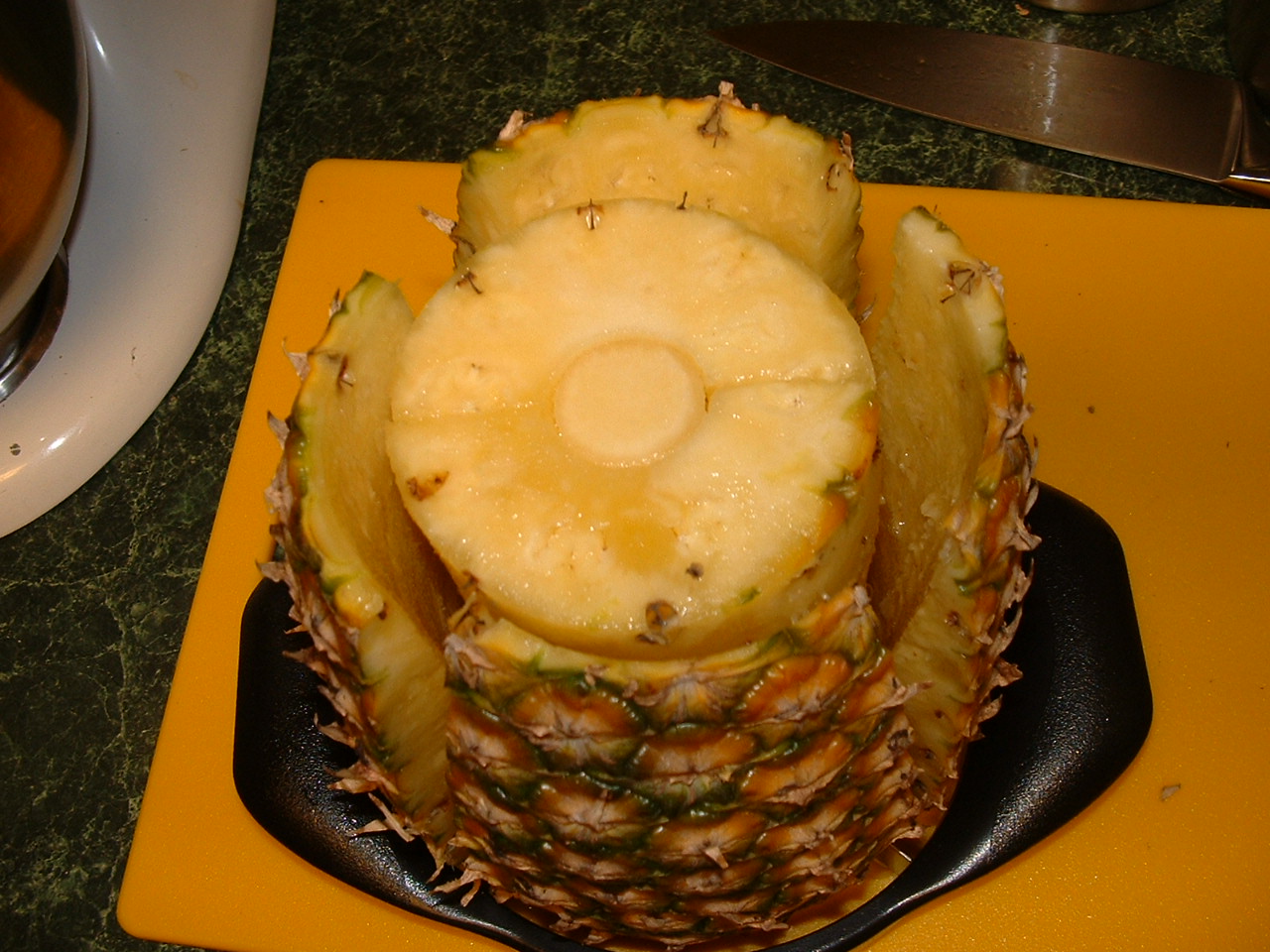 Simply Red Pampered Chef Pineapple Cutter Review