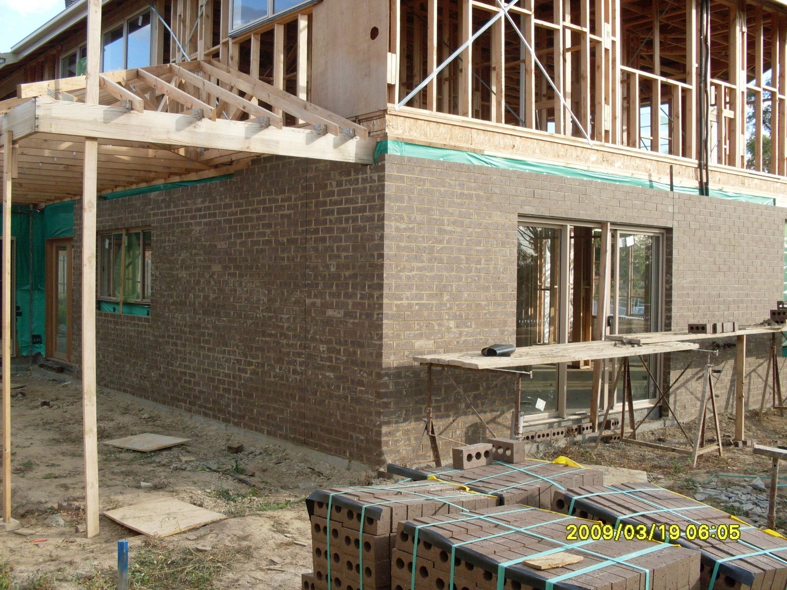 [Bricks_Left_rear.JPG]