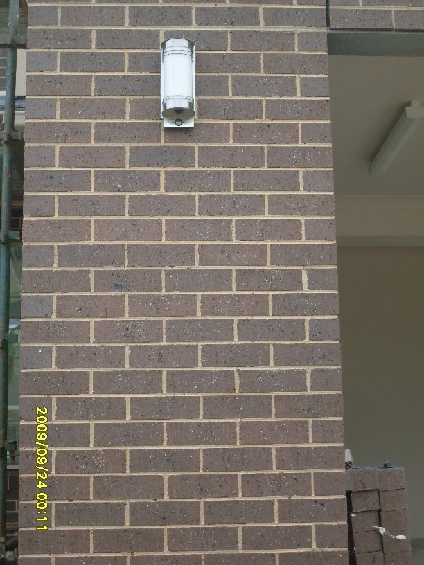 [garage_light.JPG]