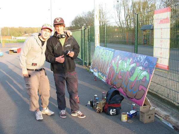 Kenti et Alex devant leurs Graffs.