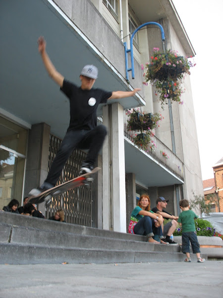 Tomas from Bruxelles was here with a Gap 3 staires Ollie180° Style...