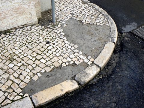 [Rua-Capelo-Rua-Serpa-Pinto-passeio.cimento.JPG]