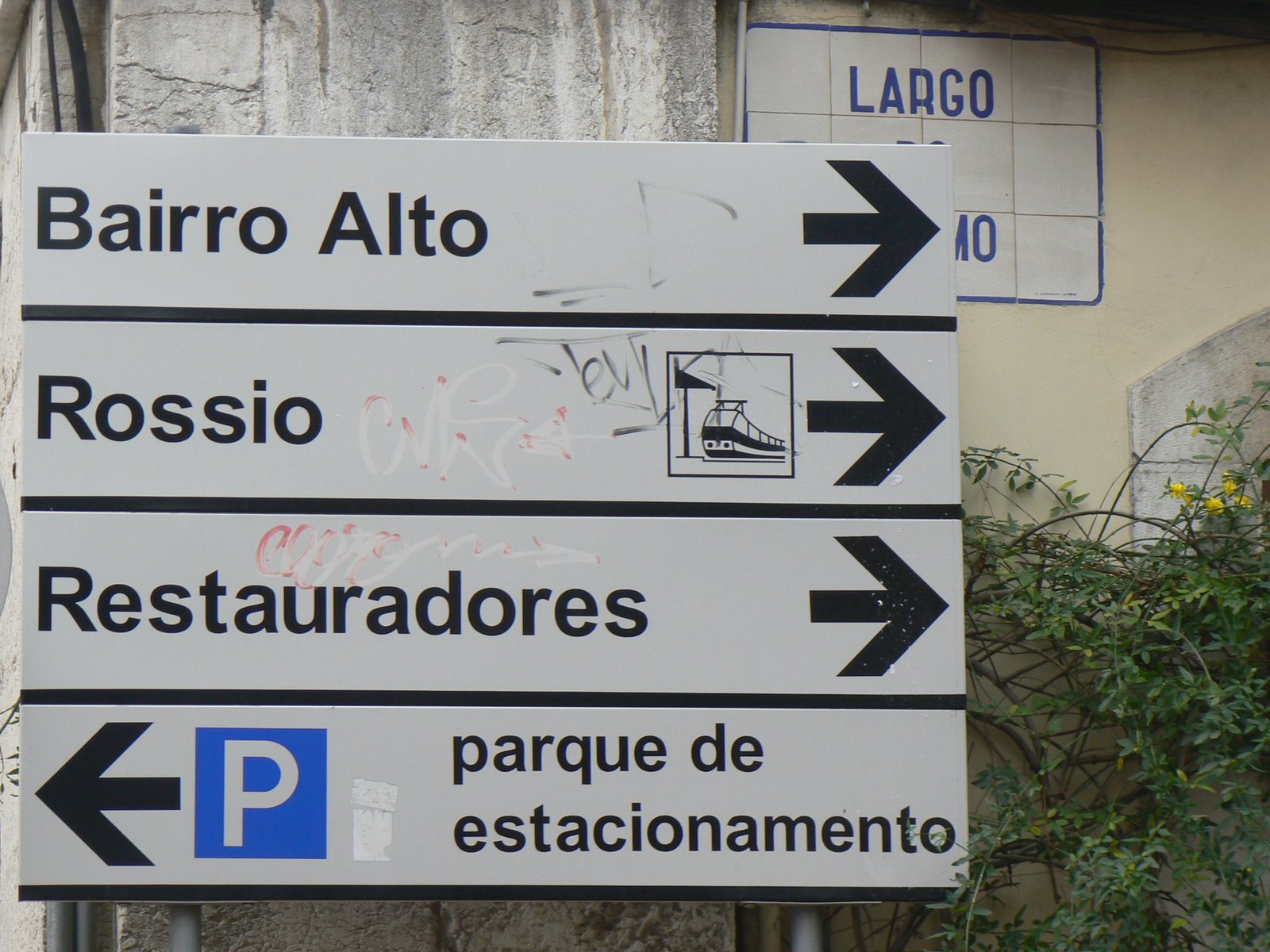 [Largo-do-Carmo-pt.JPG]