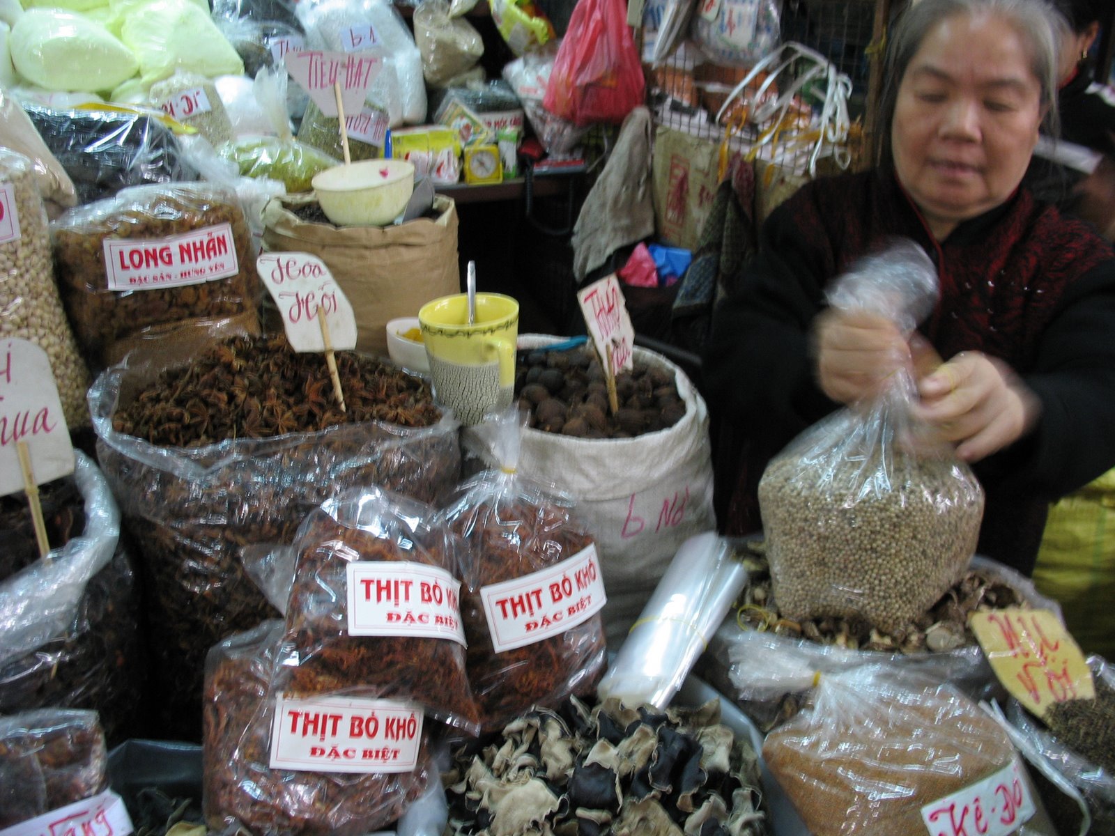 [Hanoi+market1.JPG]