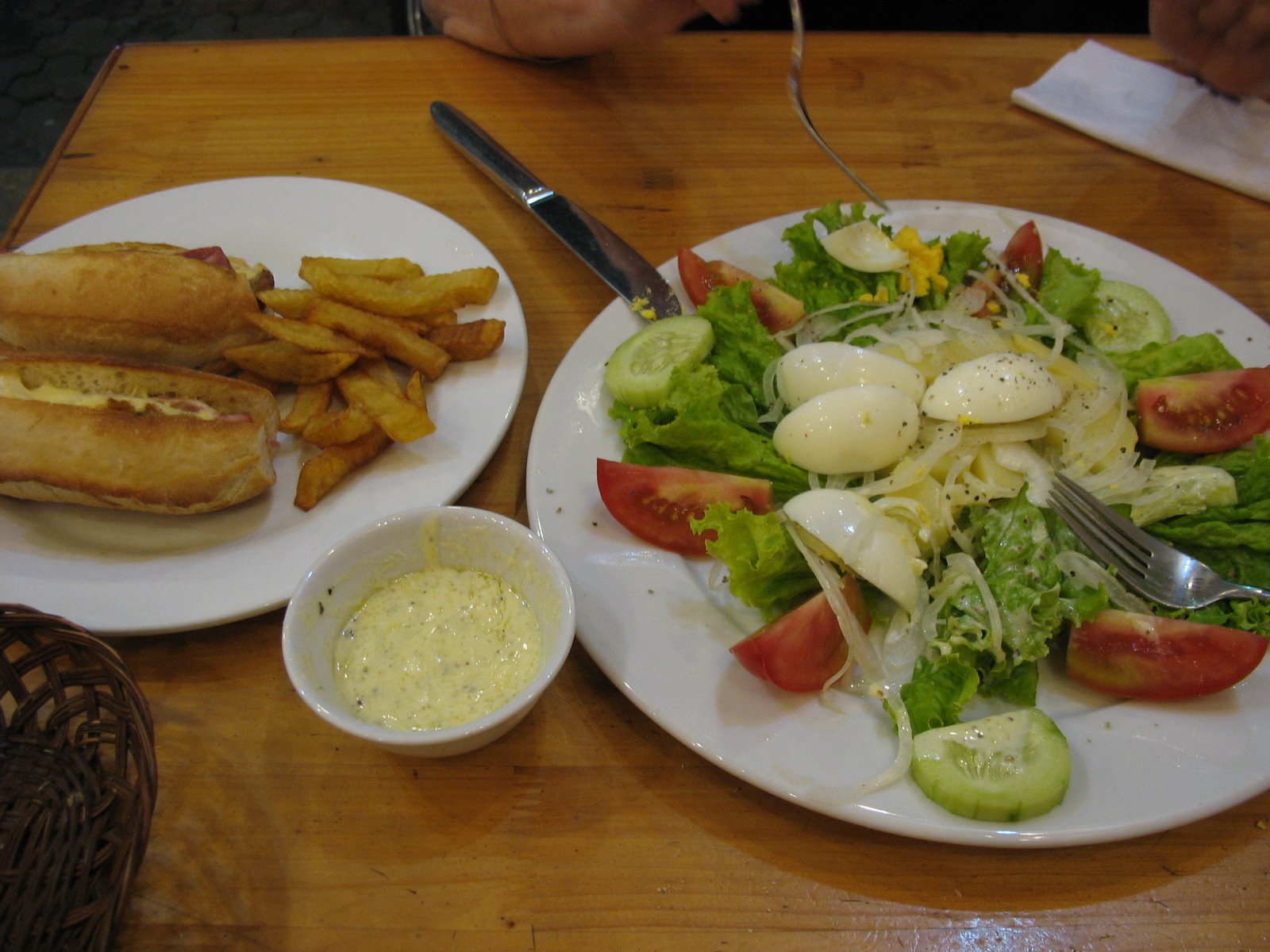 [Hue+salad.JPG]