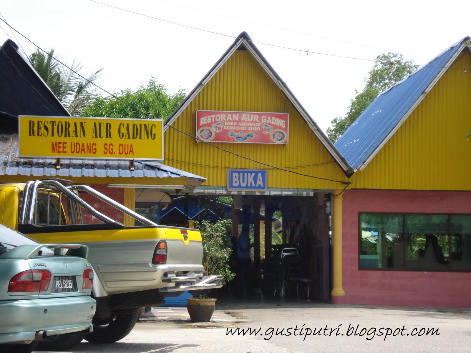 Udang sungai dua mee Aziz Mee