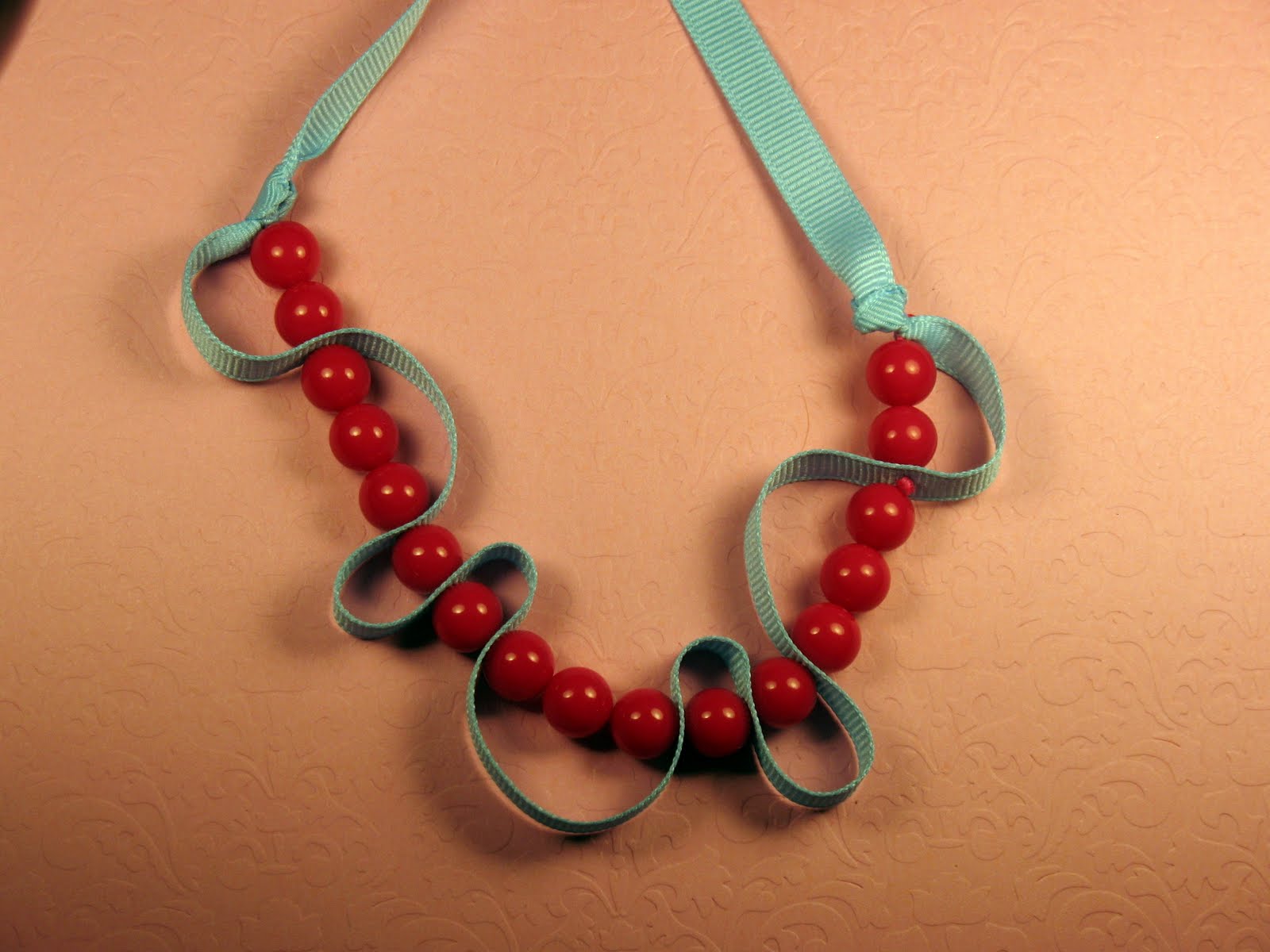 kiki creates Fancy necklace tutorial