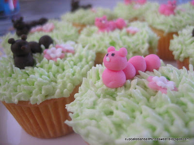 Mini Caterpillar Cupcakes caterpillar cakes for kids. Mini Caterpillar Cupcakes
