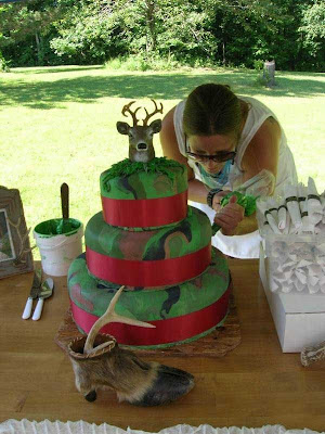 Weird Wedding Cakes - eeekkk... a deer's head as a cake topper? creepy and ugly!