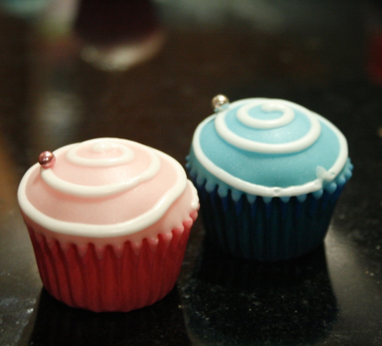 The Nooblet Patissier Vanilla Cupcakes Dipped in Fondant Icing