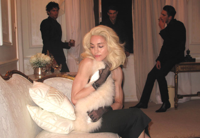 [0,,35572398,00.jpg]