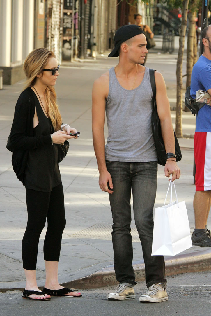 [lohan-random-dude-06.jpg]