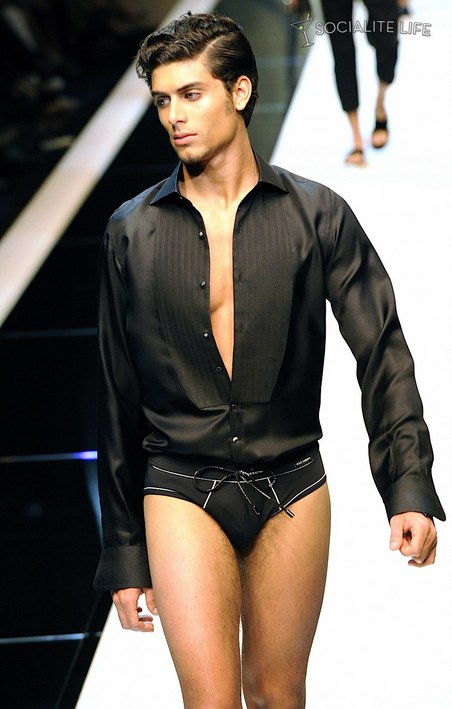 [gallery_main-dolce-gabbana-runway-photos-06202009-01.jpg]