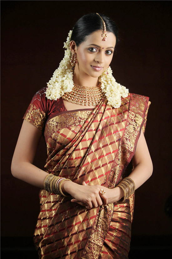  மழையை ரஸிக்க கவிதை தேவை...! Actress+Bavana+in+Silk+Saree2