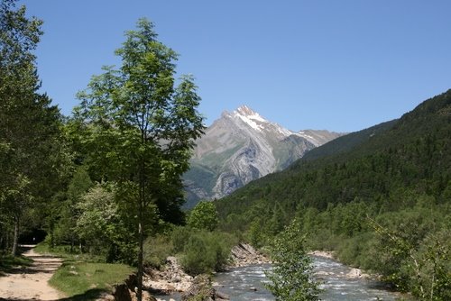 [Valle+de+Piñeta.jpg]
