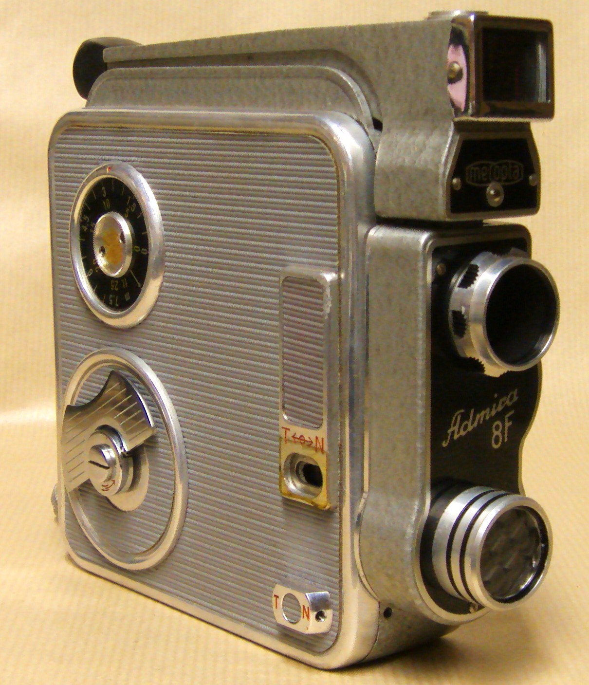 VINTAGE CAMERAS & EQUIPMENT Vintage Cine Cameras