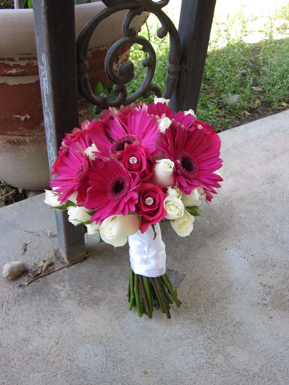 Gerber+daisies+and+roses