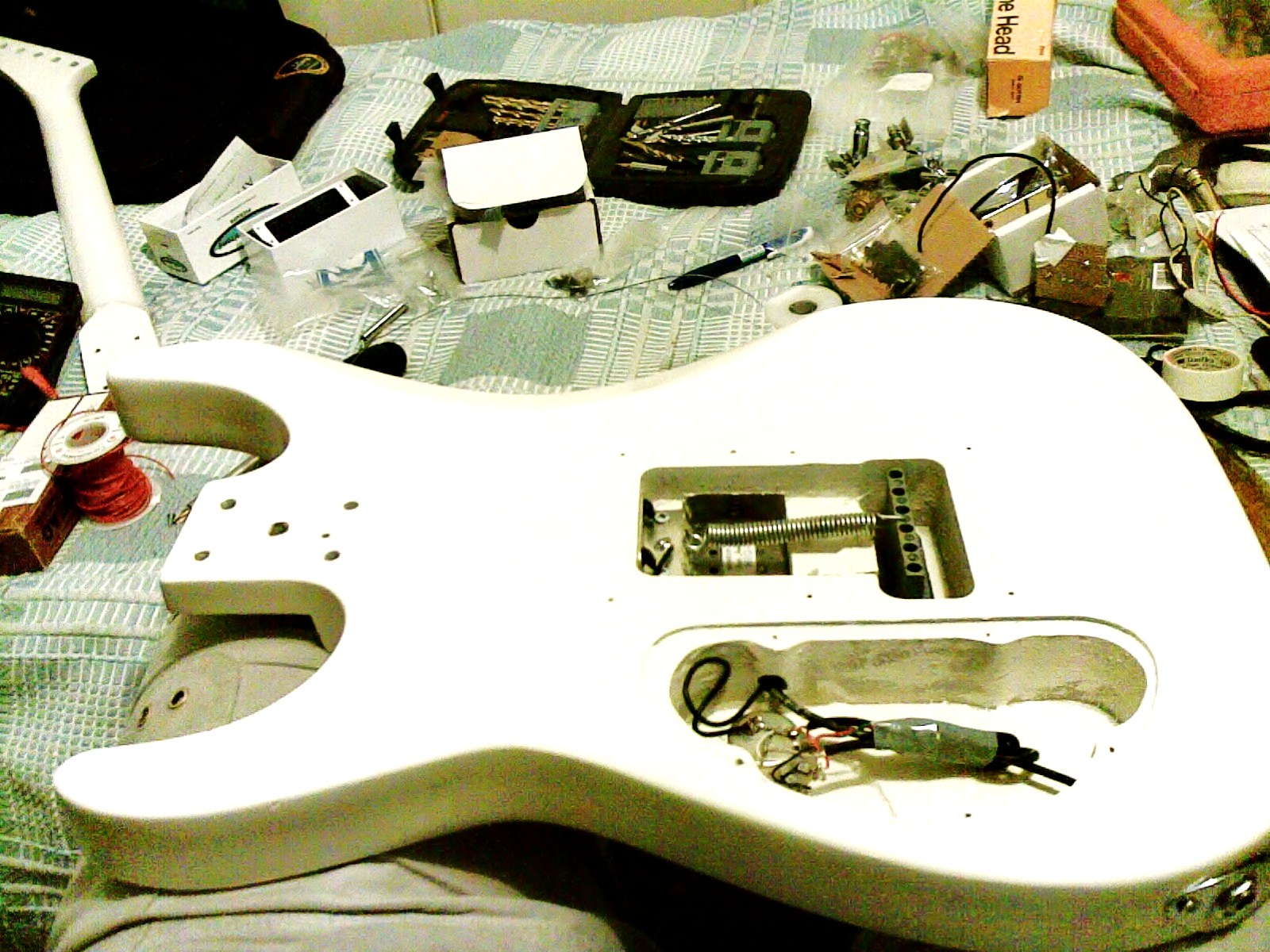 I had to buy new hardware for this guitar project. That could be very expensive so I chose to buy Sung-IL and Jin-Ho korean hardware.