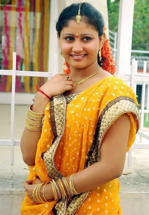 heroine amrutha valli saree actress pics