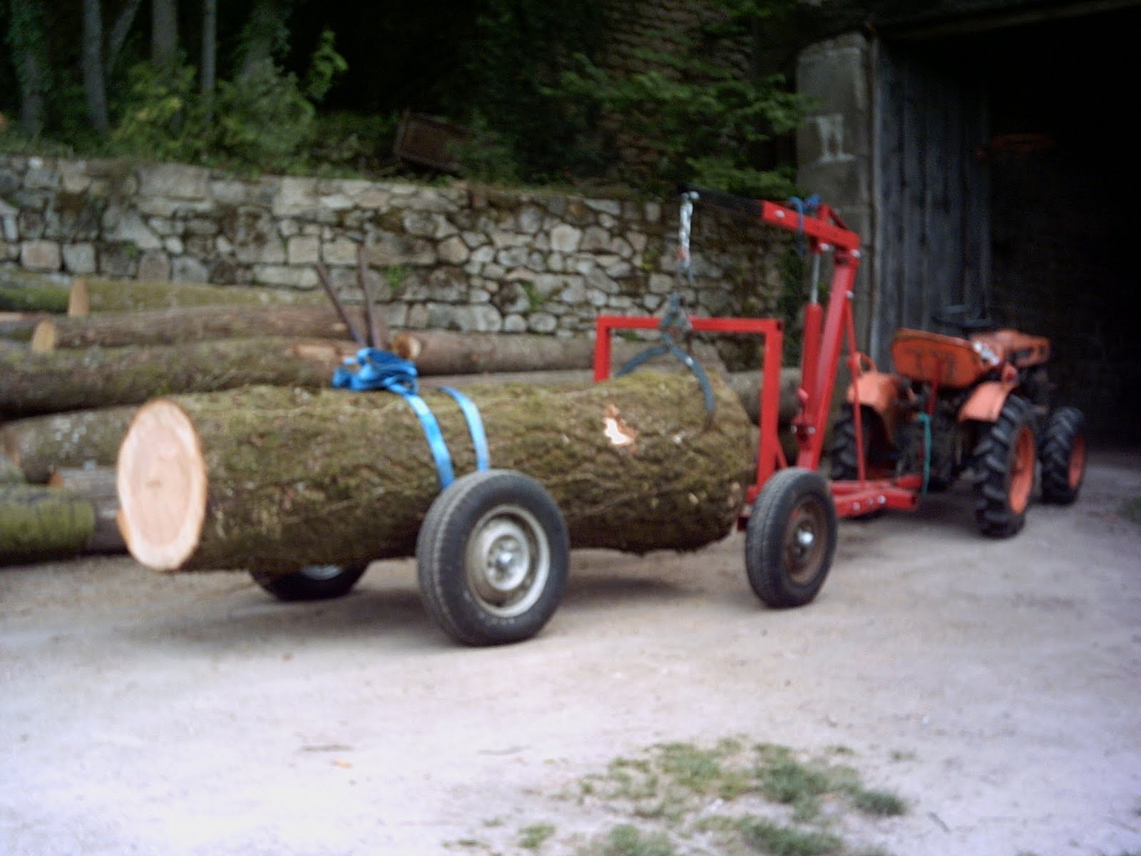 arco per trasporto tronchi Bringing+BIG+logs+home+with+home+made+trailer+5thMay+2009+002