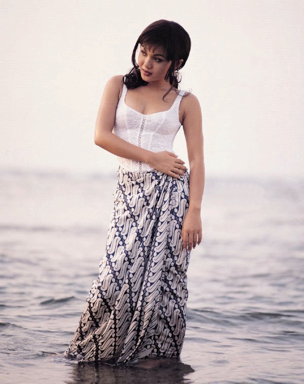 Yuni Shara Profile Biography Sexy Women Cute Pop Singer Artist Hot 