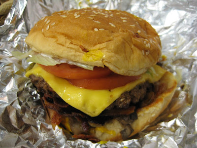 fiveguys_bacon_cheeseburger_01.jpg
