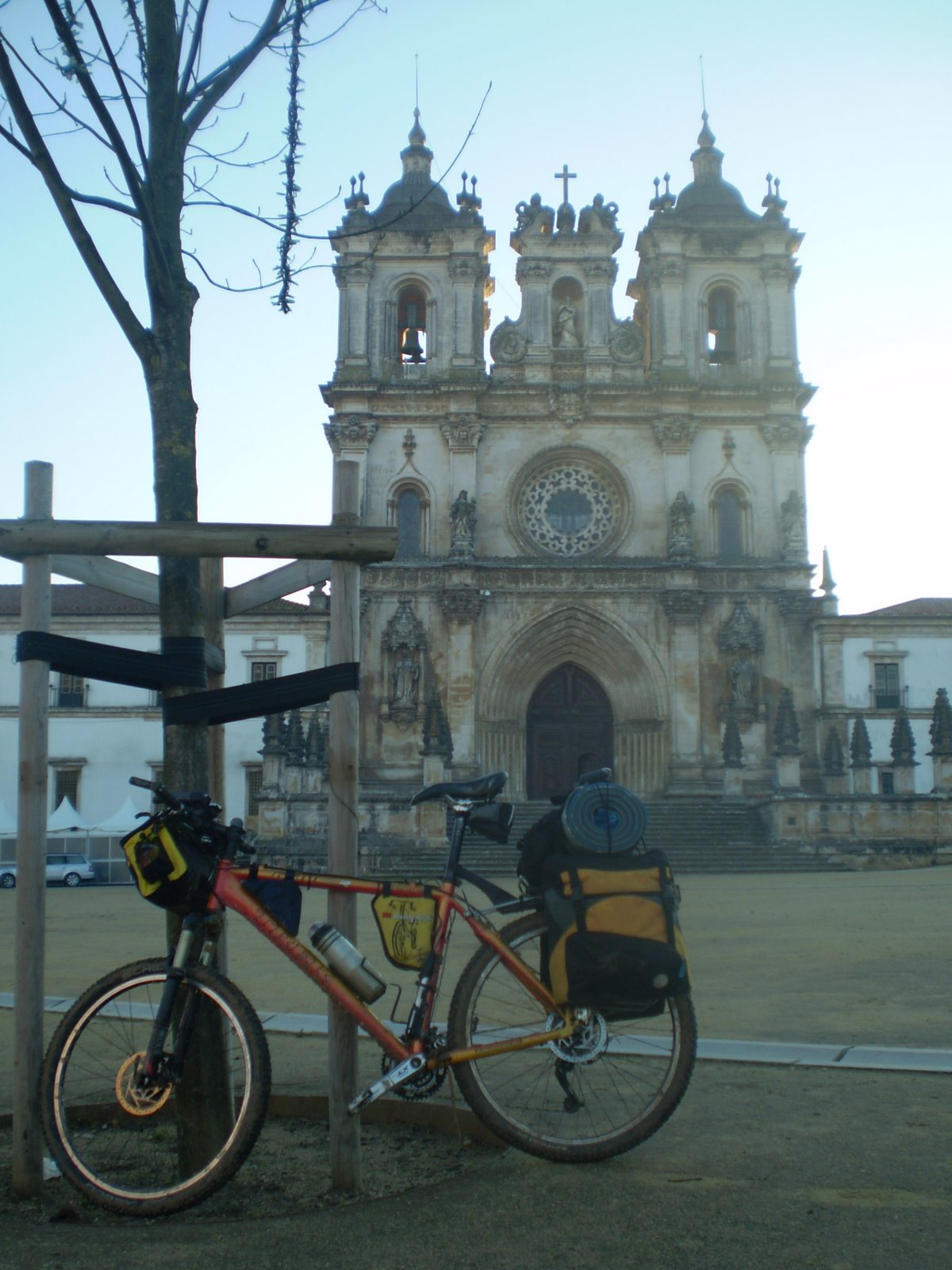 [ALCOBAÇA+mOSTEIRO.JPG]
