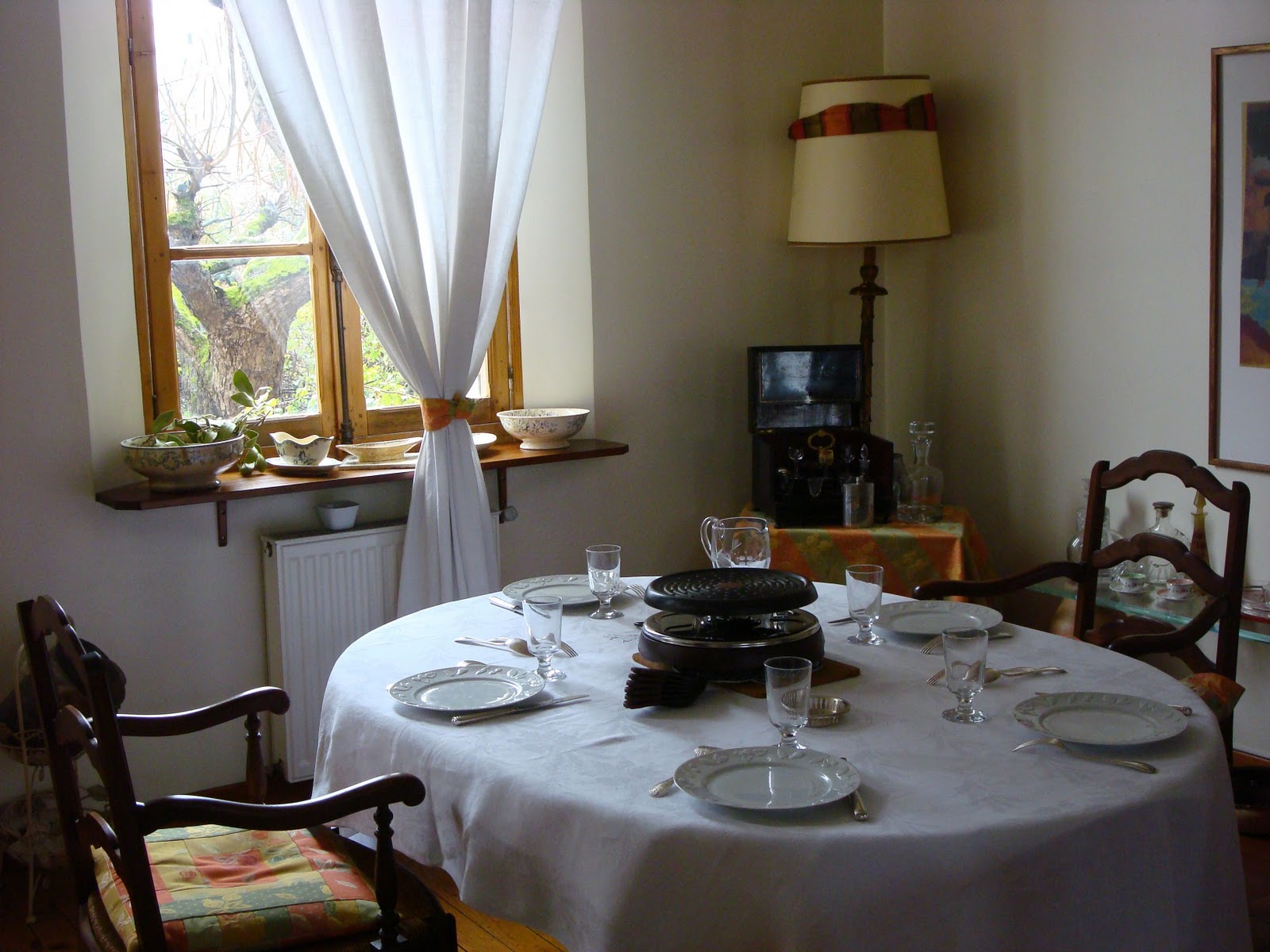 http://2.bp.blogspot.com/_W5PL9AJXsPQ/TTLcN2jcvhI/AAAAAAAAAAo/z2gI5cxouDg/s1600/dining.jpg