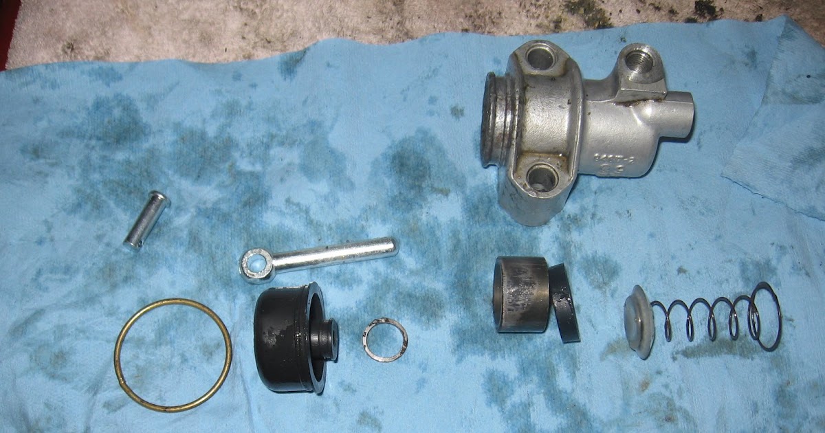 1977 MGB Rebuilding the clutch slave cylinder