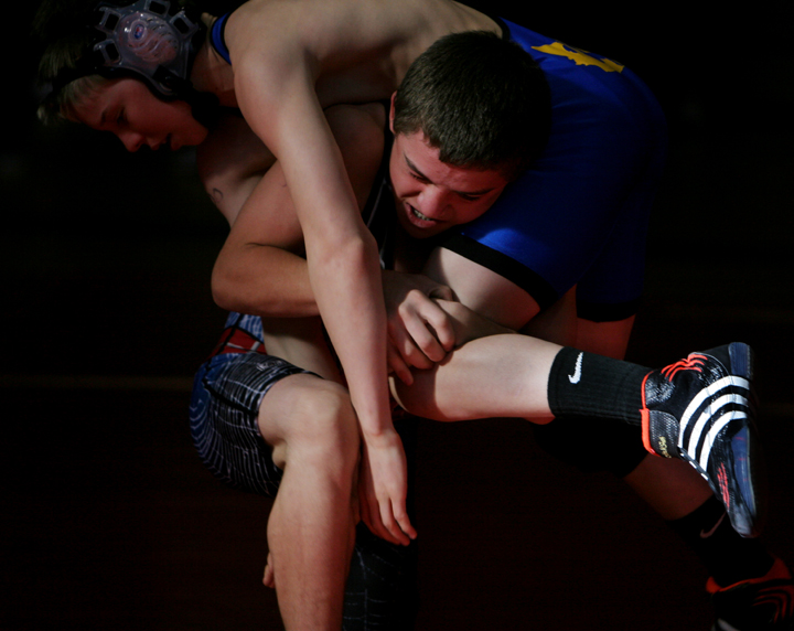 [wrestle.17.lres.jpg]