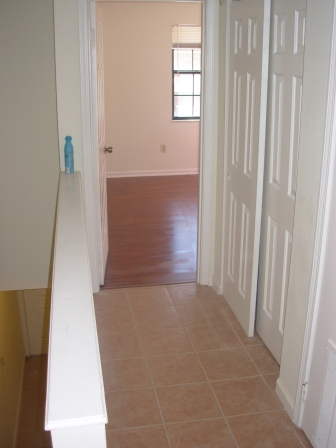 Drexel Woods - Jacksonville, Florida Townhouse linen closet -- www.drexelwoods.org Jacksonville Condo Townhouses hallway