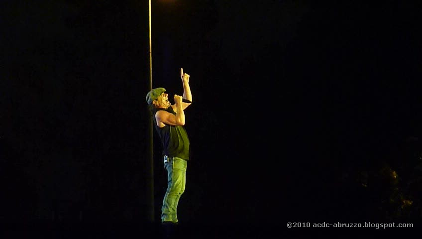 [vlcsnap-2010-02-27-18h09m57s201.jpg]
