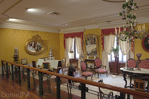 [DF06-040bl.jpg]