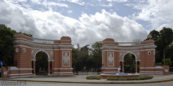 [Mid07-016bl.jpg]