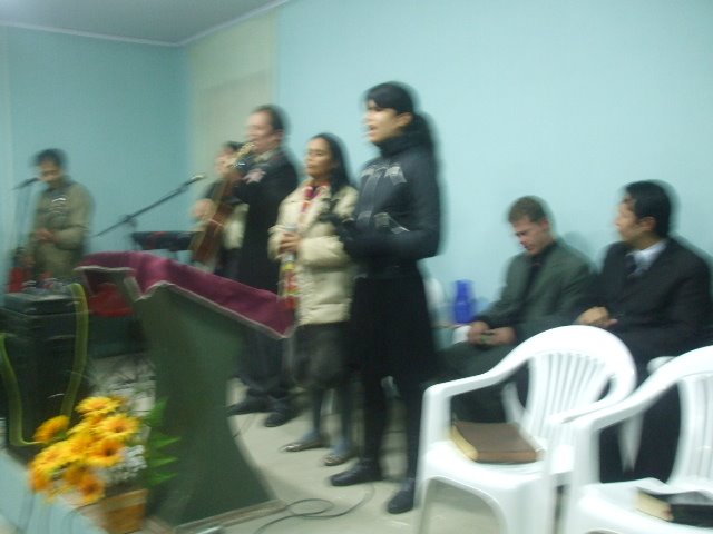 Cantando na congregação Coqueiros