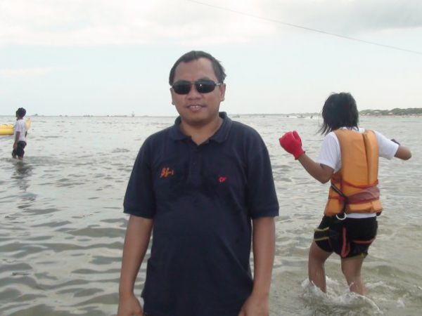 benarkah ini foto gayus di thailand saat tahun baru 2011? benarkah ini foto gayus di thailand saat tahun baru 2011?