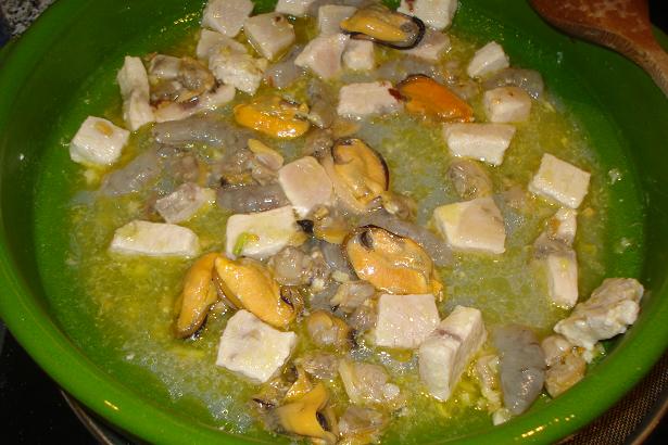 [cavatelliragupesce5.JPG]