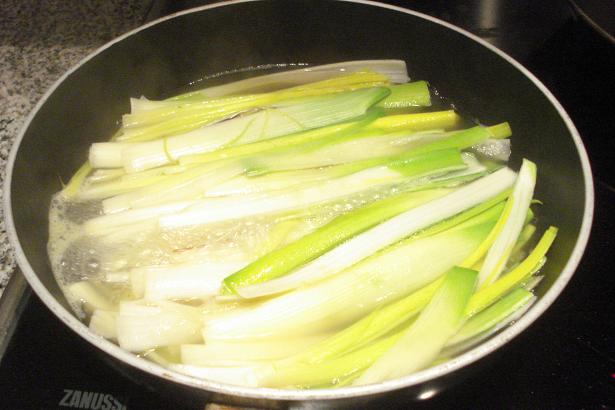 [salsicceporrogratin2.JPG]